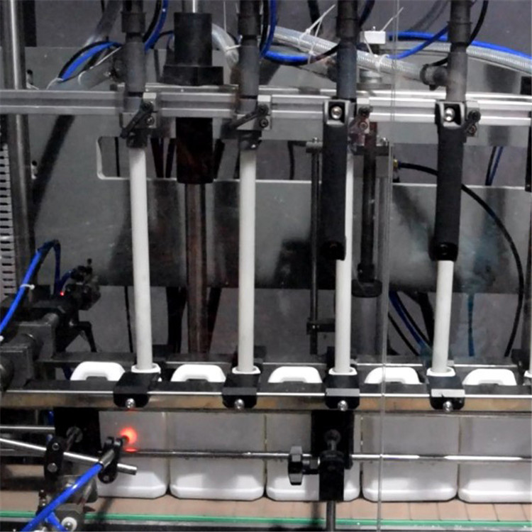 машина для наполнения агрессивной жидкостью